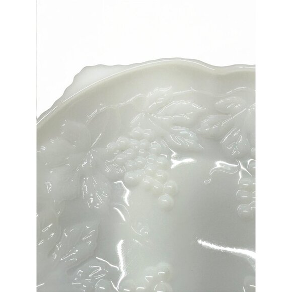 Mid-Century Milk Glass Grape Pattern 10″ Plate – Indiana Glass ‘Harvest Grape - Picture 2 of 8